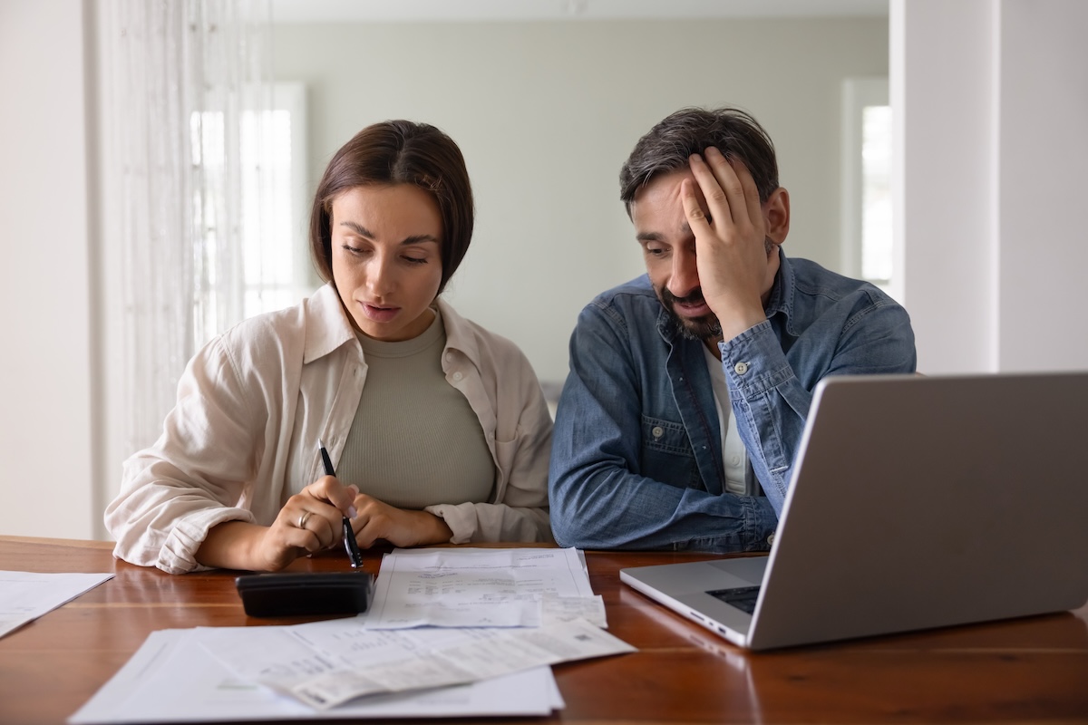 7 Common Roof Scams Homeowners Should Know (And Avoid)