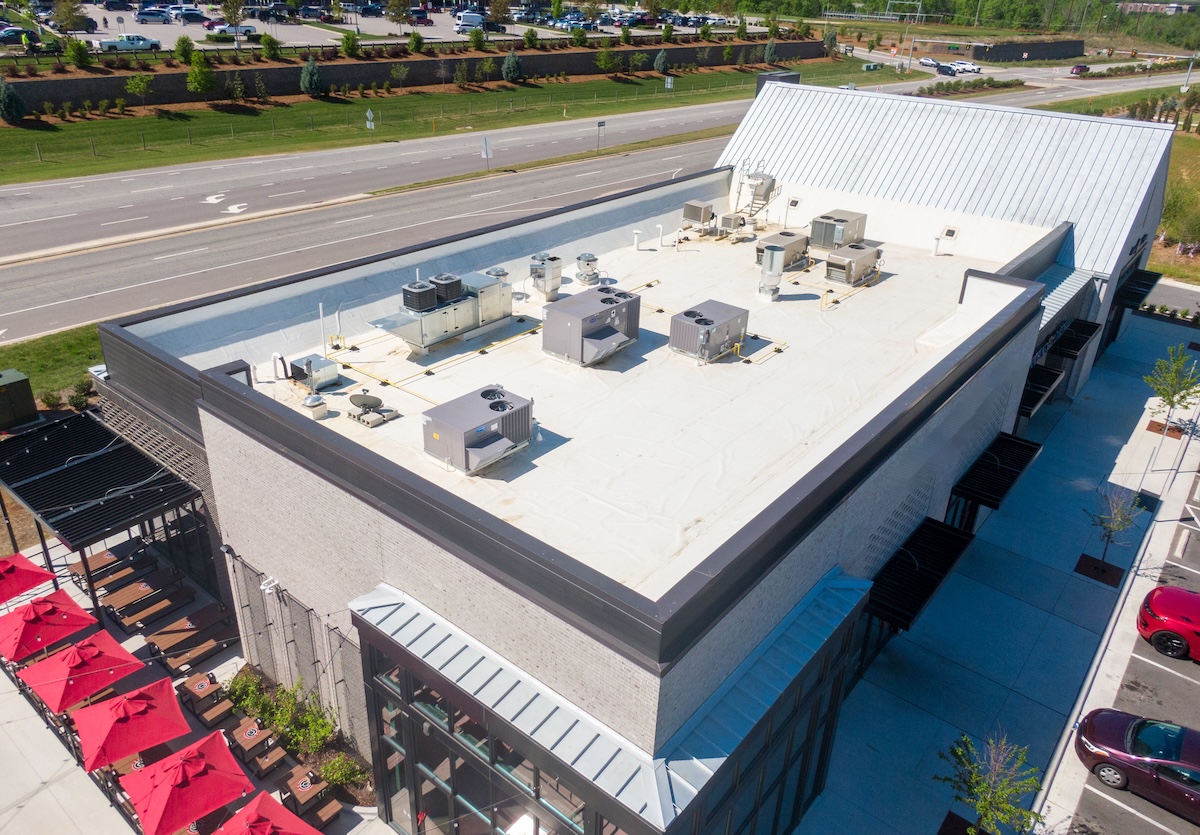 Clean commercial roof on restaurant