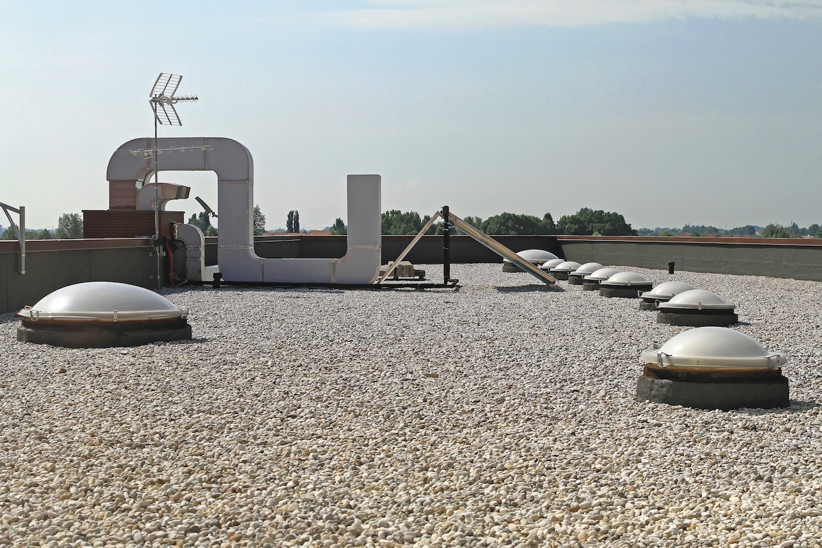 Flat Roof With Gravel installed throughout