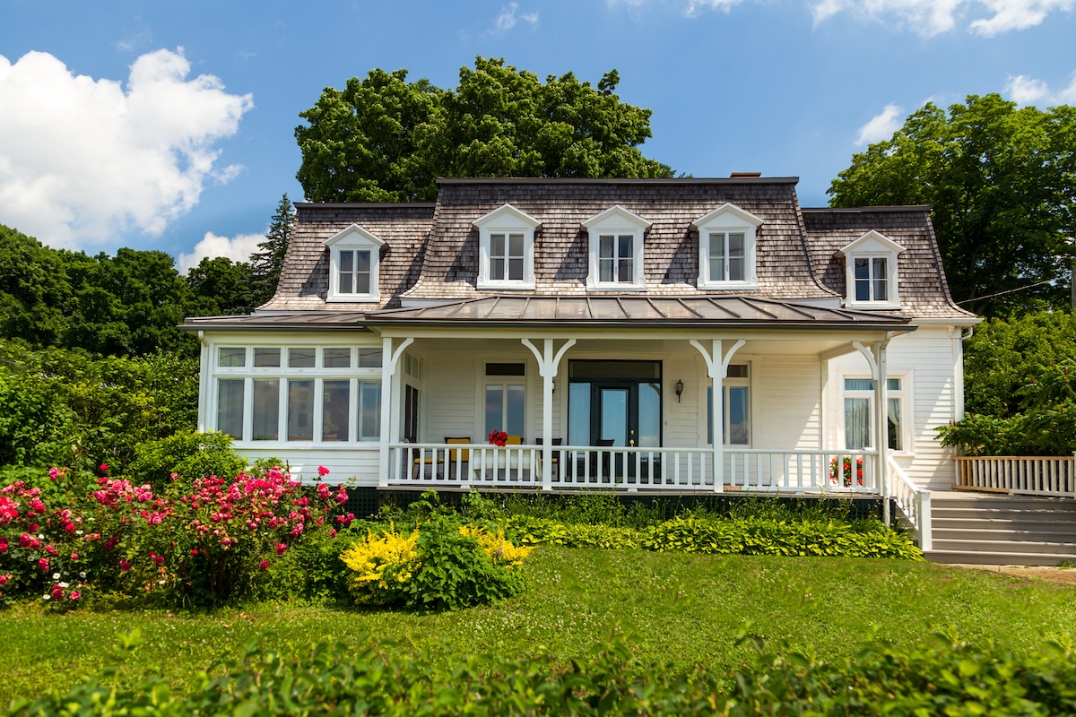 Asymmetrical house with mansard roof